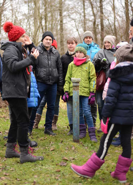 Porträt der Märchenerzählerin Claudia Edermayer im Winter